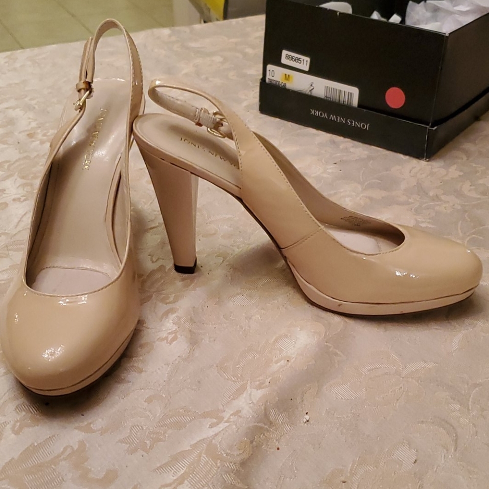 Light cream color heel, scrappy back